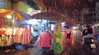 4K 🇹🇭 Bangkok Rain Walking in Huai Khwang Night Market | Rainy Season in Thailand 2023