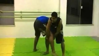 Graciemag.com - Aprenda uma defesa de single-leg no MMA