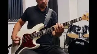 Sex in a pan (Victor Wooten) short bass cover by Charlie Wisdom. 