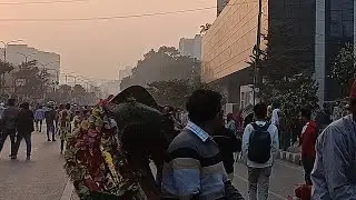 সরাসরি বিটিআরসি  ভবন ঘেরাও করছে মোবাইল ব্যবসায়ীরা