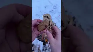Он вырезал это из замерзшего дерева под водой! 😱 #шорты