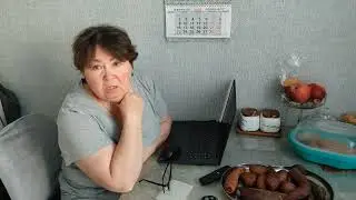 Лисичка встречает с работы. Сварила щи, винегрет, маффины 😋.