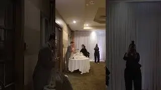 #Wedding Cake Cutting #미국결혼식 케익위에 Yoshi 의 미니어쳐를 3D 프린터로 만들어서 올려놓고~미국결혼식 은 케익에 아주 정성을 들이더라구요 ♡