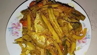 আলু-বেগুন দিয়ে ছোট মাছ চচ্চড়ি।।