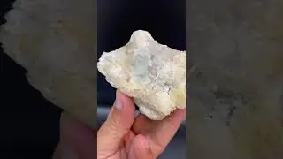 Aquamarine crown combines with quartz | weight:155 grams | Dimensions: HxLxW 7.2&times;5.7&times;3.3