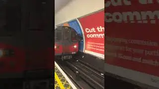 Northern Line 1995 stock pulls into St Pancras #train