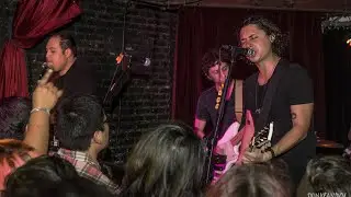 Punkeando Live: Hey Bésala. - 