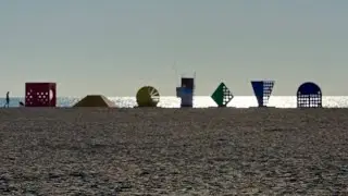 🌊🚶&zwj;♂️ Walking in Woodbine Beach, Toronto | Winter Stations 2025 🏖️🎨 | ASMR