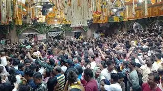 विश्व का सबसे ज्यादा शक्ति शाली मंदिर मेरे बांके बिहारी मंदिर वृंदावन धाम आज का लाइव दर्शन देखें