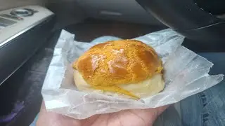 PINEAPPLE BUN W. ROAST PORK - Siopao at Mei Lai Wah #shorts #fyp #foryourpage #siopao