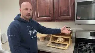 Bamboo bread storage and cutting board 
