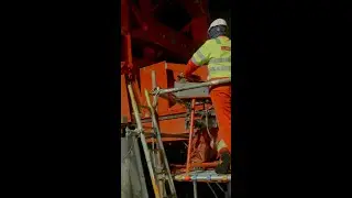 Lifting a 22 thousand tonne giant!