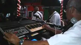 Sintetizador Multivox MX 2000 en vivo