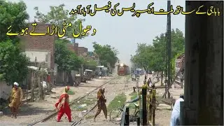 17Up Millat Express Arriving With Baba Je HGMU 30-R 8214 | Faisalabad Railways Station