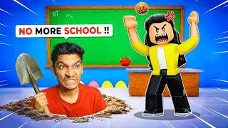 BYE TEACHER! 👋 ESCAPING CLASS IN FRONT OF TEACHER !! 😱 (ROBLOX)