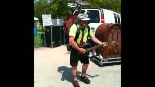 *✲  Amazing One Man Band*✲  Sings and plays Several instruments.