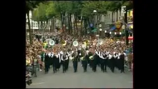 Bagad ronsed mor (Locoal Mendon) et la fanfare de peillac - lorient 2006