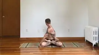 Parivṛtta Padmāsana - Twisting Lotus Pose