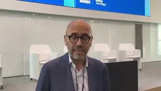 Paolo Maccarrone , professore del Politecnico di Milan , illustra lo Smart Mobility Report 2025
