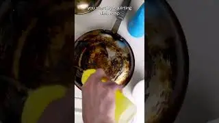 How to Clean a Non-Stick Pan - GOOD AS NEW! 🍳 #shorts