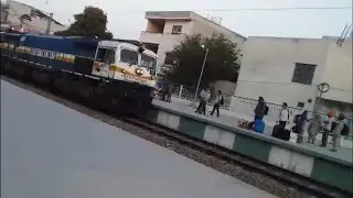 Twin WPD4D's of LDH shed with a local passenger train arriving at LUDHIANA'S Model Gram Station.....
