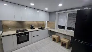 Bucătărie modernă alb lucios