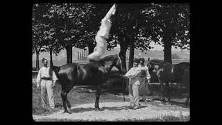 Lumi&egrave;re - Acrobaties sur un cheval, vers 1900