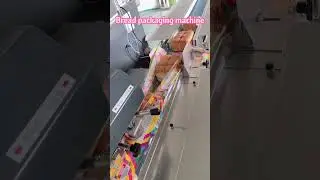 Bread packaging machine