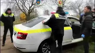 Doi angajați ai INSP reţinuţi pentru corupere pasivă în urma unui denunţ la Linia anticorupţie a MAI