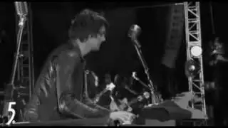 The Dead Weather   I Cut Like A Buffalo    Coachella 2010