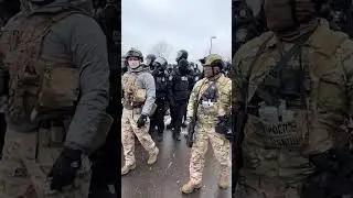 Minneapolis protests at the Whipple Federal building. Bovino needs glamour shots! ICE Standoff