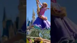 Rapunzel swinging in Disney Parade at Tokyo Disneyland #disneyland #disney #disneyparks