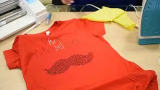 Estampado de playeras con piedras de fantasía