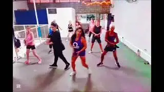 El tema del momento dominando la clase en Libra- 