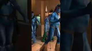 These avatar costumes are next level🤯 #waikiki #halloweencostume #avatar