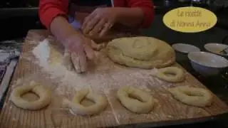 Le zeppole fritte (graffe) napoletane dalle ricette di Nonna Anna semplici, economiche, gustose.