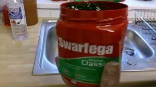 Swarfegea hands cleaning oil based paint off hands test