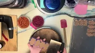 Mini gingerbread boy and girl bath bombs @soapfistication 