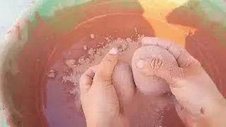 🤤#redmud #mud #dirt #ball #crumbling #water #dusty #asmrvideo #asmrsounds #satisfying #mudcrumbling 