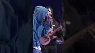 Justin Bieber cantando 