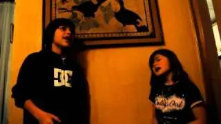 Micke Moreno y Sofia Ortiz cantando **Colgando En Tus Manos**