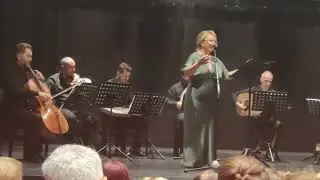 Ellere uzaktan bak bana yakın gel