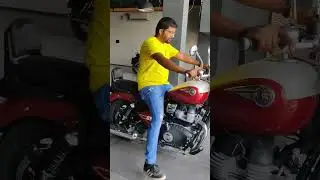 Royal Enfield Super Meteor 650 Royal Red For Touring.