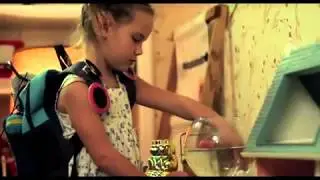 Swim Little Fish Swim de Lola Bessis, Ruben Amar teaser trailer VO non sous titr&eacute;e