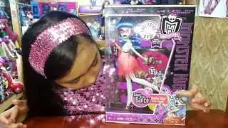 Monster High Ghulia Yelps Dawn of the Dance ( обзор на русском)
