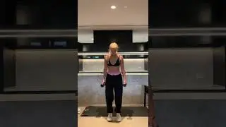 How To - Dumbbell Alternating Curtsy Lunges