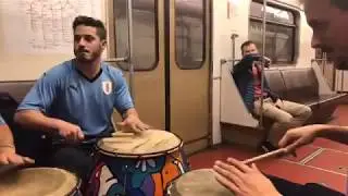 🥁🇺🇾Interactuando con el  🚉subte 🇷🇺Ruso #Candombe-*RS