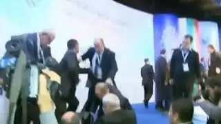 ARMED RIVAL ATTACK THE PRESIDENT WHILE DELIVERING A SPEECH 😱
