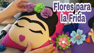 Colocando Accesorios/ Cojines Frida Kahlo