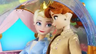 ¡Elsa y Anna Se convierten en Reinas ! | Princesas de Disney